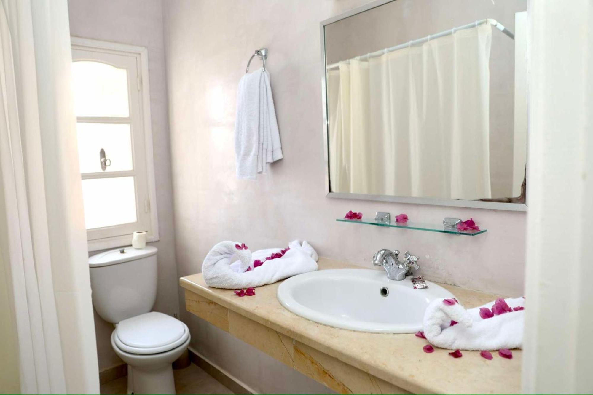 Appart Hotel Rodes Мезрая Экстерьер фото